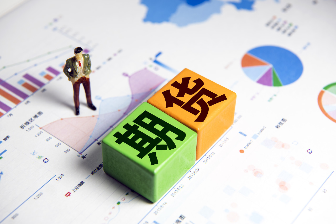 美银最新调查：创纪录比例基金经理认定美股已“太贵”！